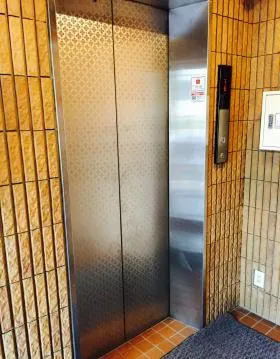 高島ビルの外観