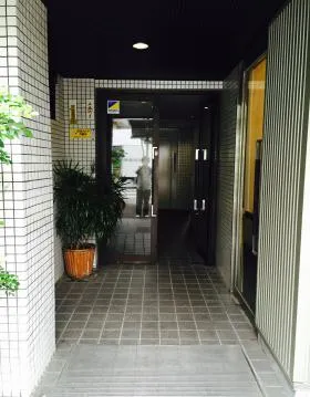 日高ビルの外観