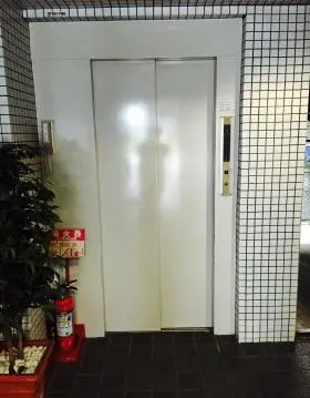 日高ビルの外観