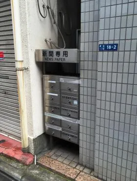 辰ビルの外観