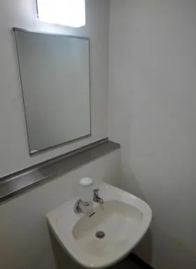辰ビルの外観