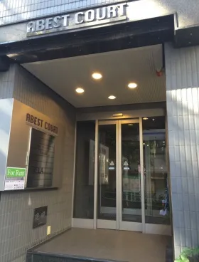 アベストコートビルの外観