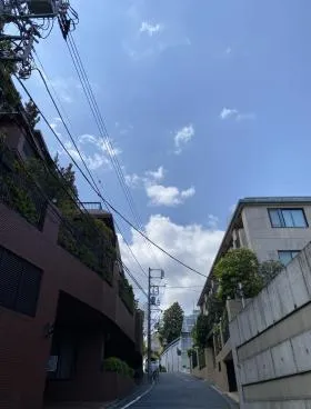 マジェス元麻布ガーデンズC棟ビルの外観
