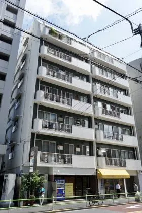 麻布台ナショナルコートビルの外観