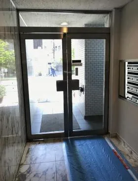 麻布台ナショナルコートビルの外観