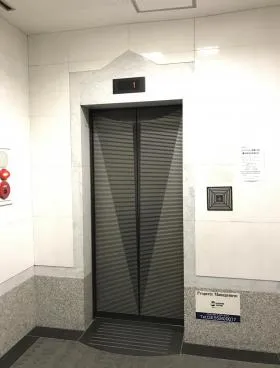 GINZA ONE BUILDING(旧ホーメスト木箱銀座)ビルの外観