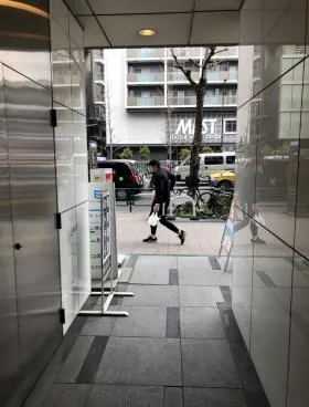 ジャノメ麻布十番ビルの外観