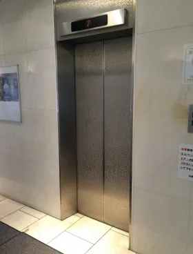 松岡銀七ビルの外観