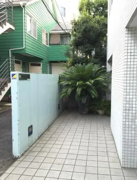 クリーデンス麻布台ビルの外観