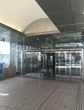 ビッグス新宿ビルの外観