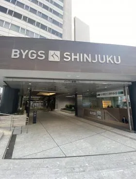 ビッグス新宿ビルの外観