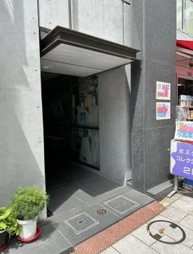 寿ビルの外観