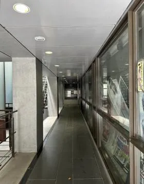 寿ビルの外観