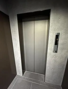 寿ビルの外観