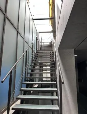 寿ビルの外観