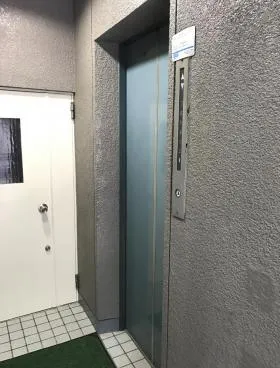 愛三ビルの外観