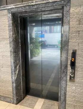 カードブラン麻布十番ビルの外観