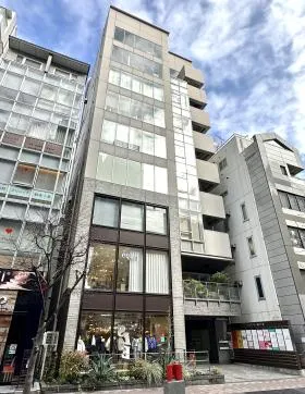 カードブラン麻布十番ビルの外観