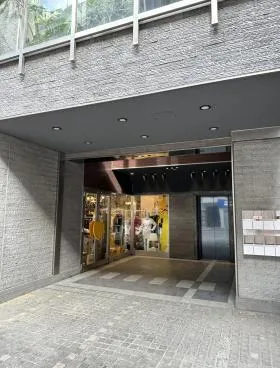 カードブラン麻布十番ビルの外観