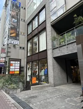 カードブラン麻布十番ビルの外観