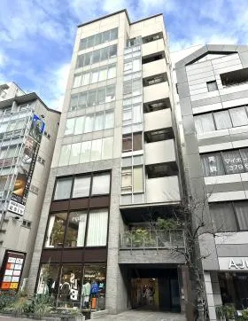 カードブラン麻布十番ビルの外観
