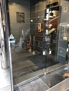 アポリアビルの外観