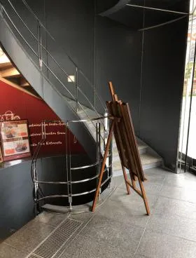 アポリアビルの外観