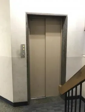 明商ビルの外観