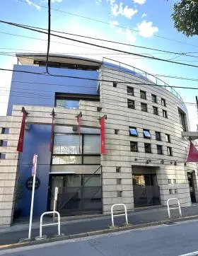 狸穴アークビルの外観