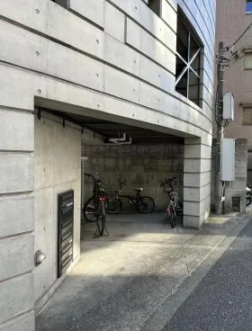 狸穴アークビルの外観