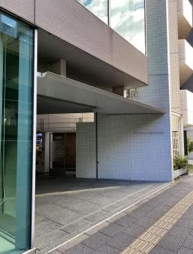 ザイマックス岩本町(旧:友泉岩本町)ビルの外観