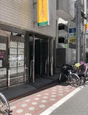 酒巻ビルの外観