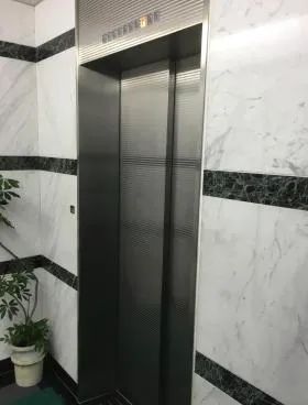小高ビルの外観