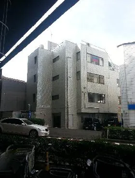西原ビルの外観