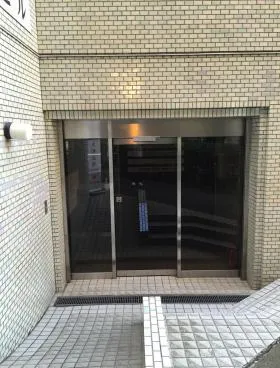 西原ビルの外観