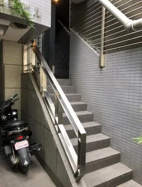 愛知家ビルの外観