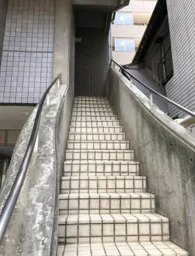 NAVALビルの外観
