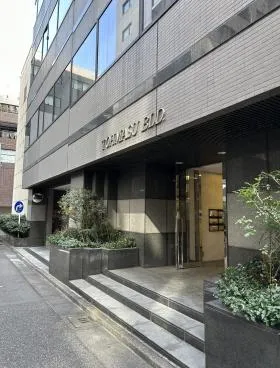 東益ビルの外観