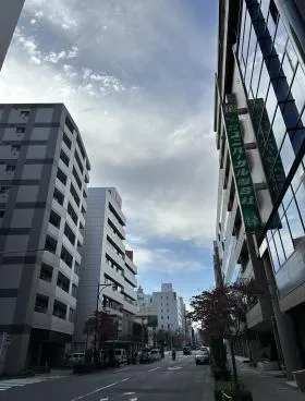 東益ビルの外観