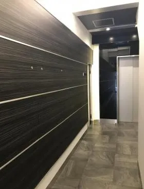 新一ビルの外観