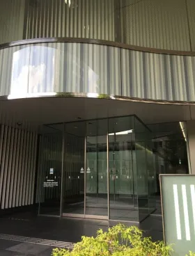 五島育英会ビルの外観