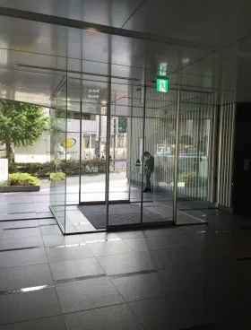 五島育英会ビルの外観