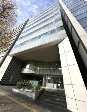 五島育英会ビルの外観