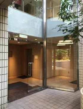 市谷山上ビルの外観
