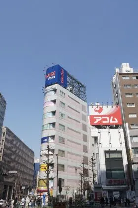 ナインティー新宿ビルの外観