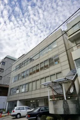 真興交易本社ビルの外観