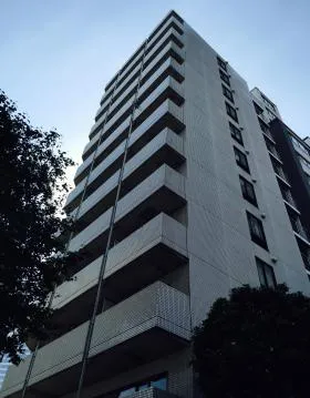 陽輪台西新宿ビルの外観