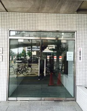 陽輪台西新宿ビルの外観