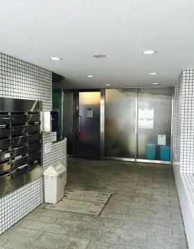 陽輪台西新宿ビルの外観