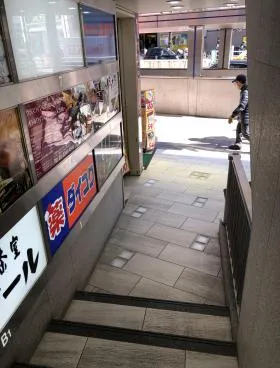 小川ビルの外観